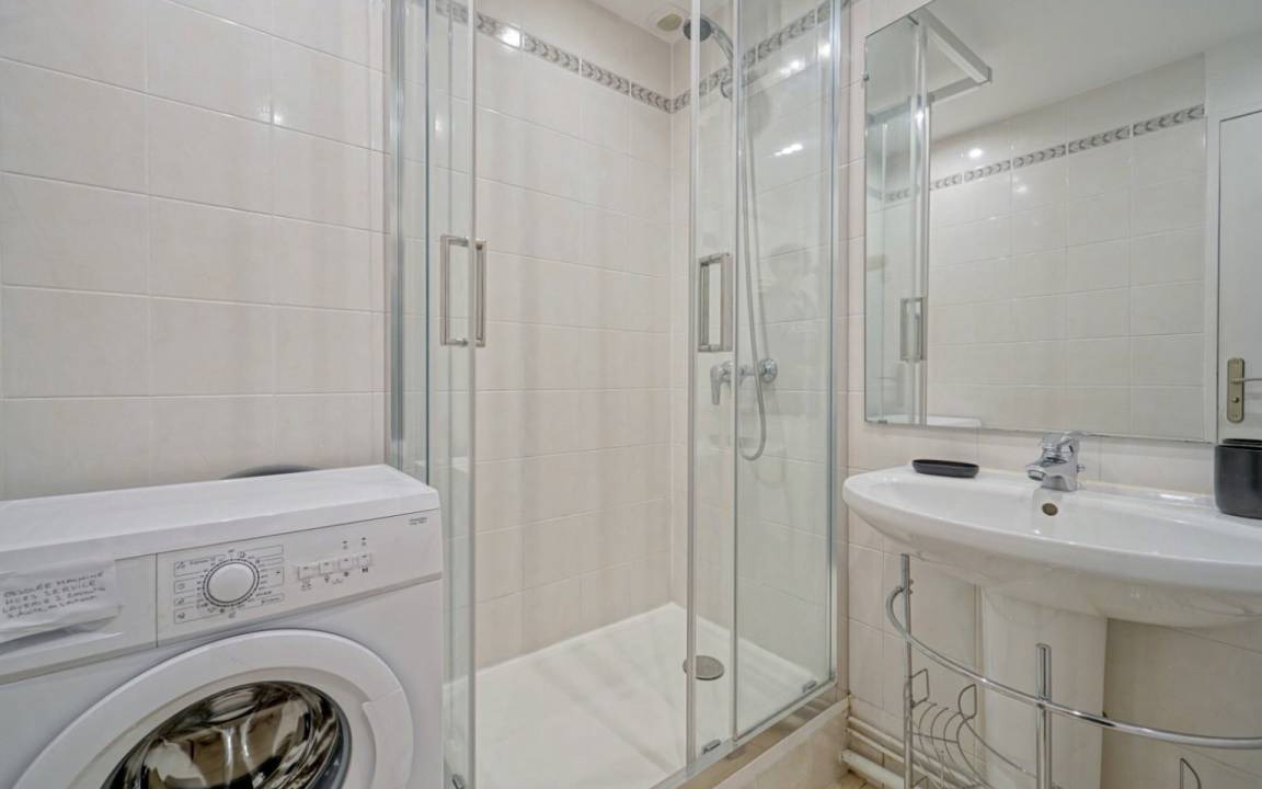 Photo of Bathroom in Les Puces de Saint-Ouen