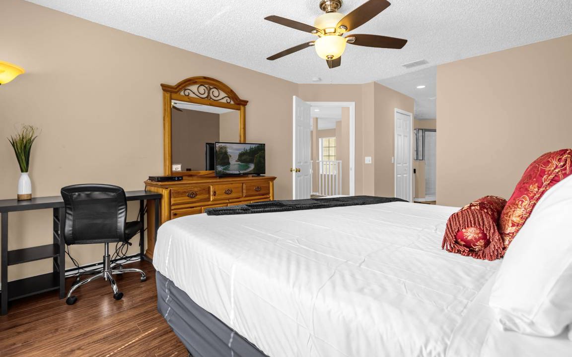 Photo of Bedroom in Crescent Lakes