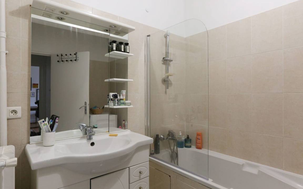 Photo of Bathroom in Combat