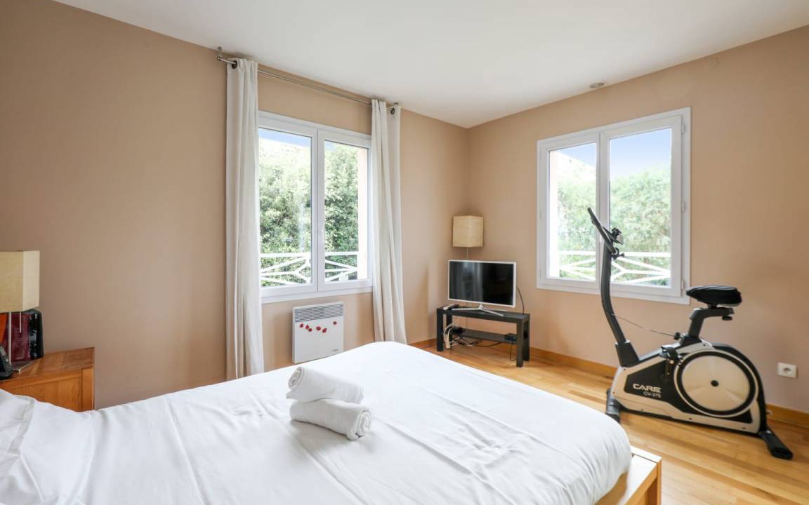 Photo of Bedroom in Saint-Cloud