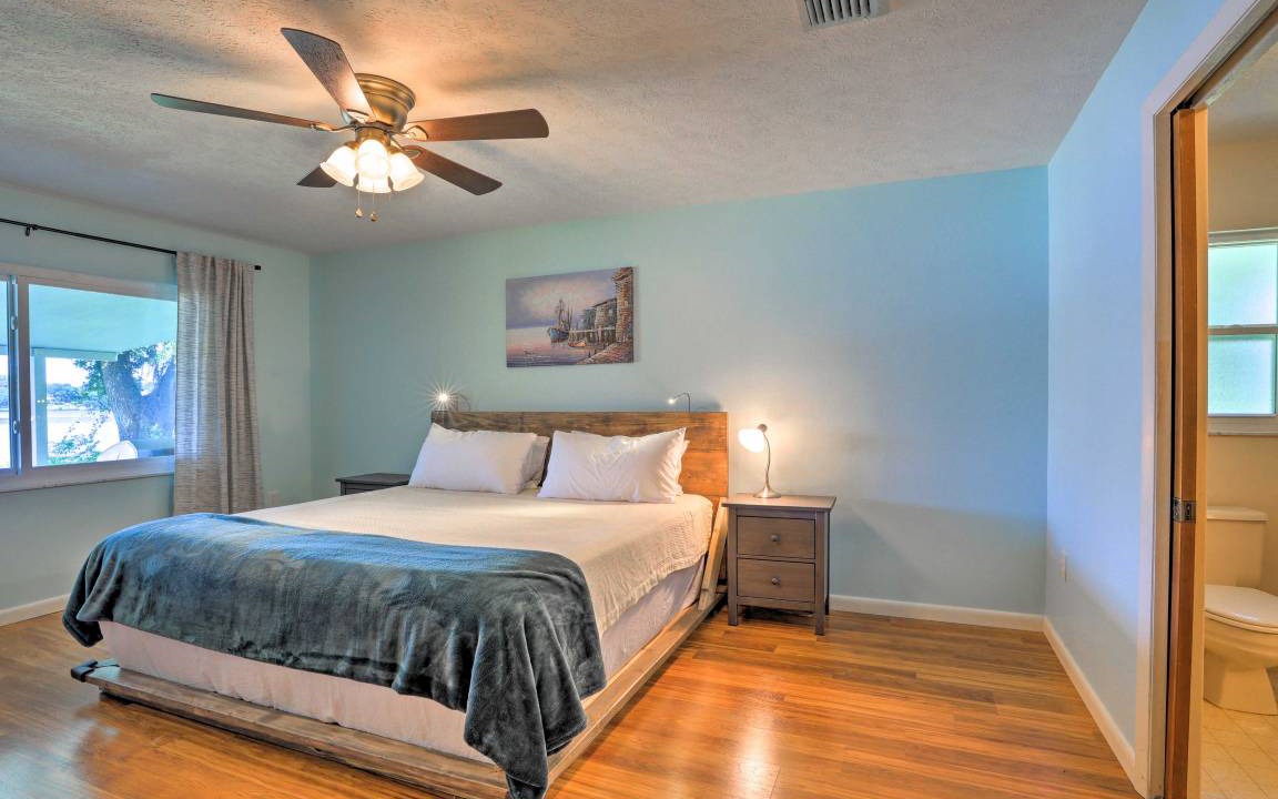 Photo of Bedroom in Crooked Lake