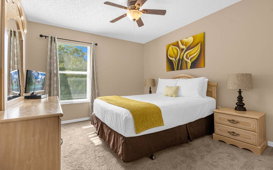 Photo of Bedroom in Crescent Lakes