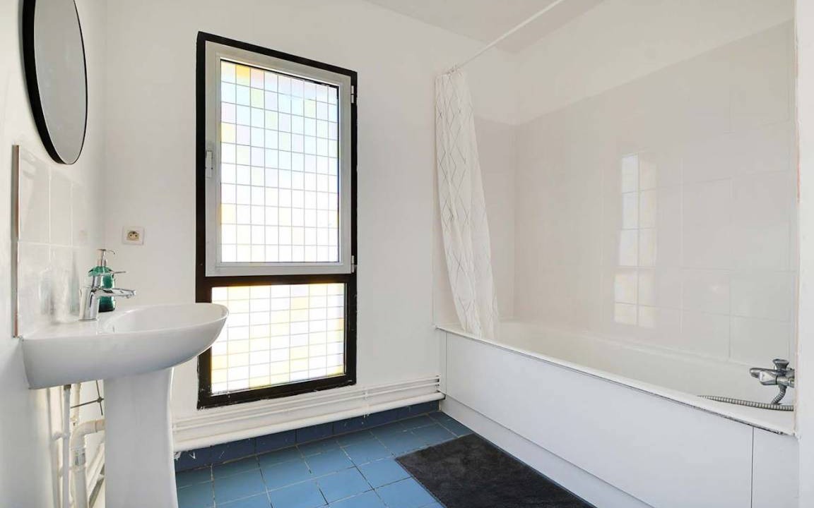 Photo of Bathroom in Puteaux