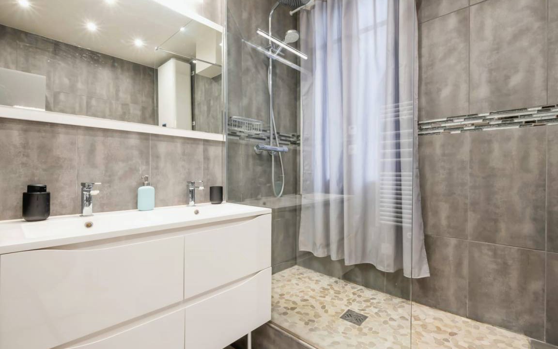 Photo of Bathroom in Montrouge
