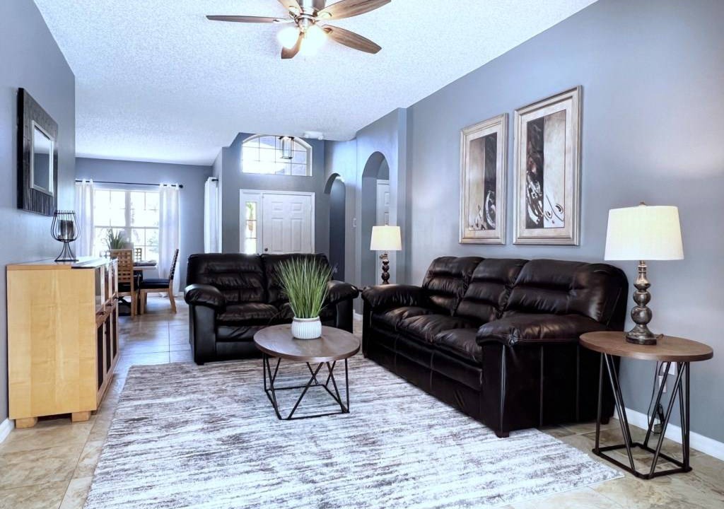 Photo of Livingroom in Crescent Lakes
