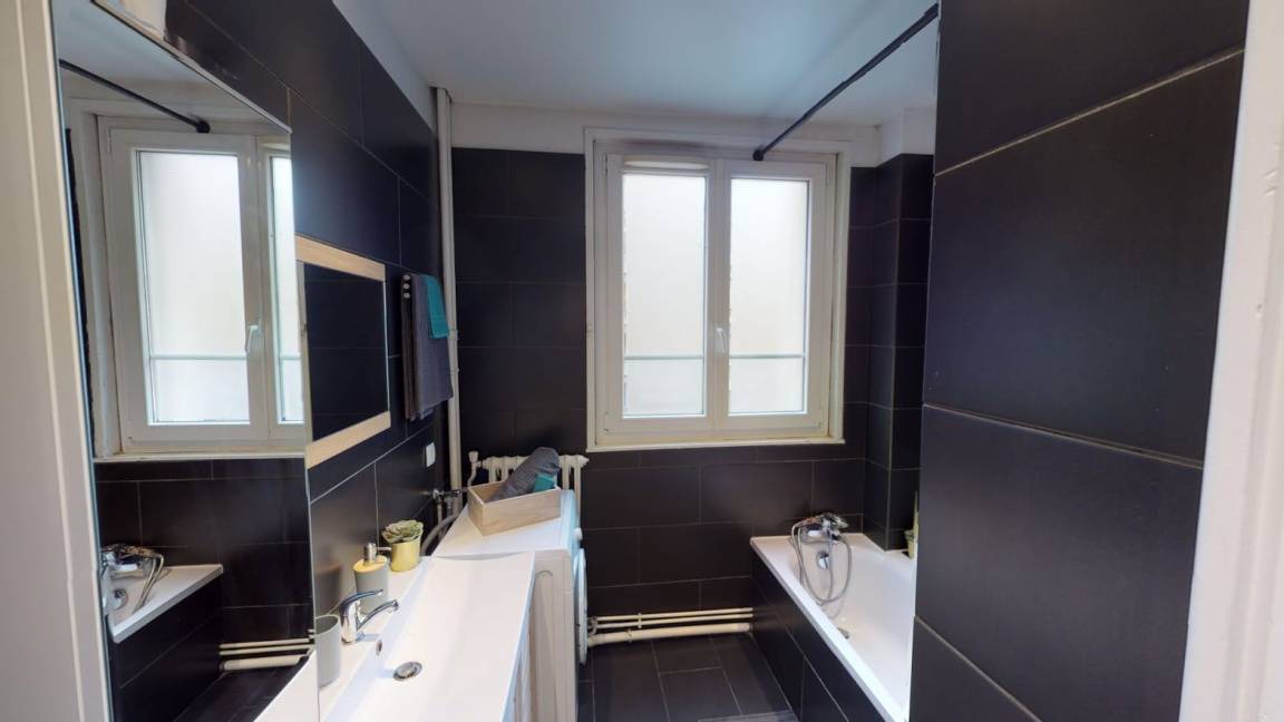 Photo of Bathroom in 17th Arrondissement