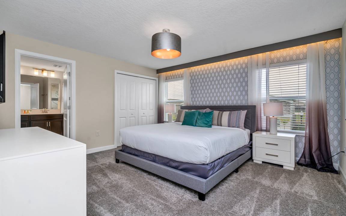 Photo of Bedroom in Florida Center North