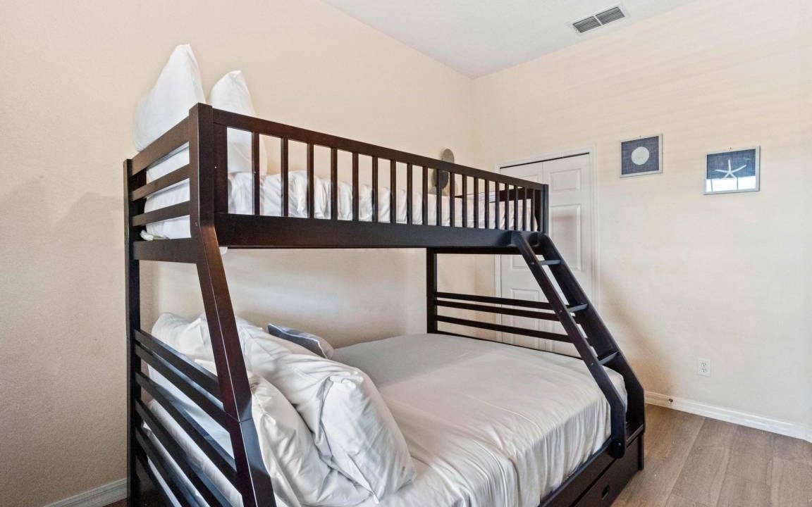 Photo of Bedroom in Bahama Bay