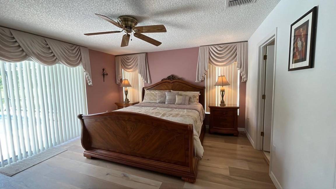 Photo of Bedroom in Crescent Lakes