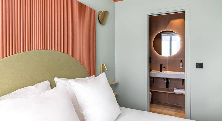 Photo of Bedroom in 8th Arrondissement
