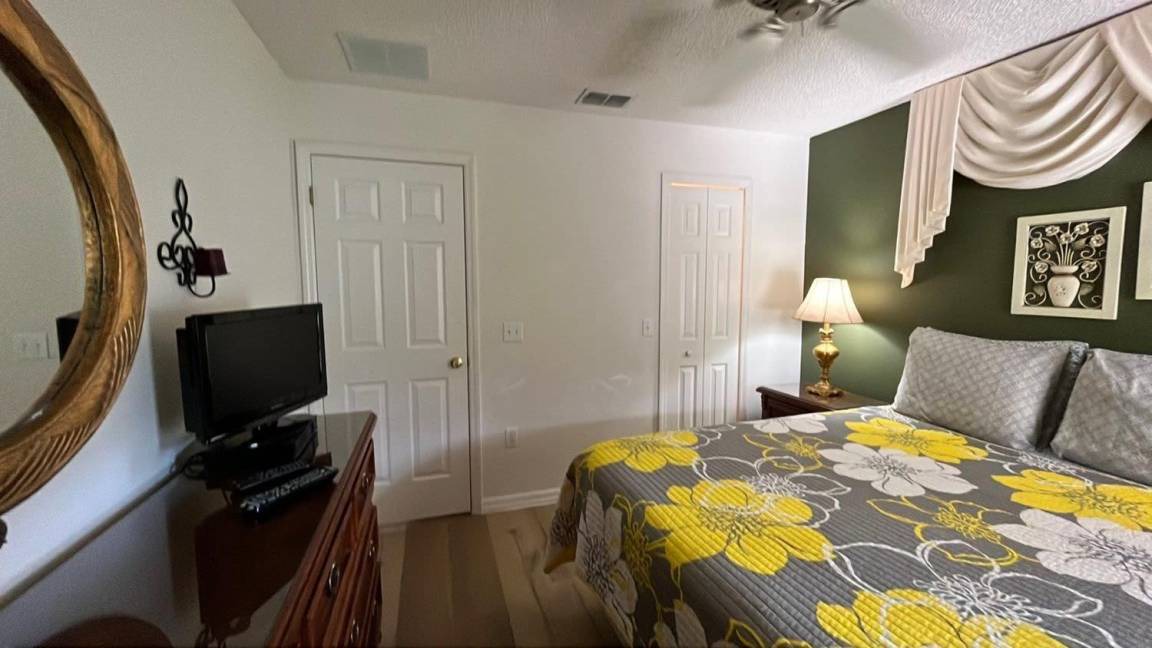 Photo of Bedroom in Crescent Lakes