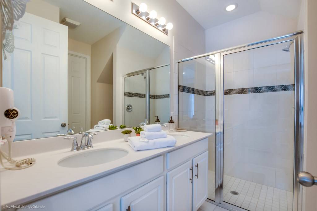 Photo of Bathroom in Bay Lake
