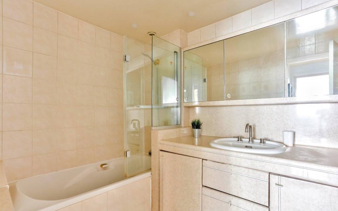 Photo of Bathroom in Faubourg-du-Roule