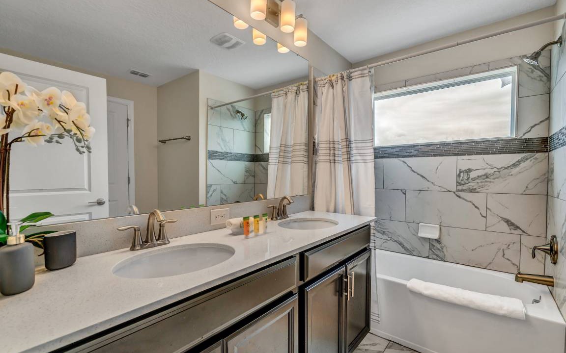 Photo of Bathroom in Florida Center North