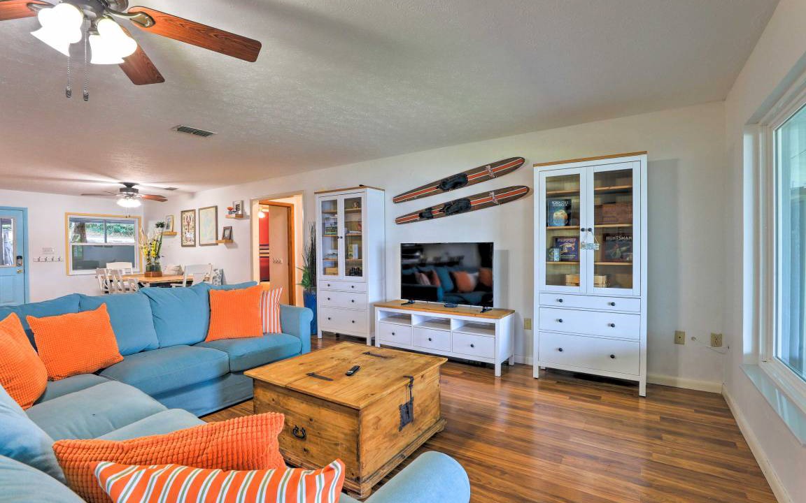 Photo of Livingroom in Crooked Lake