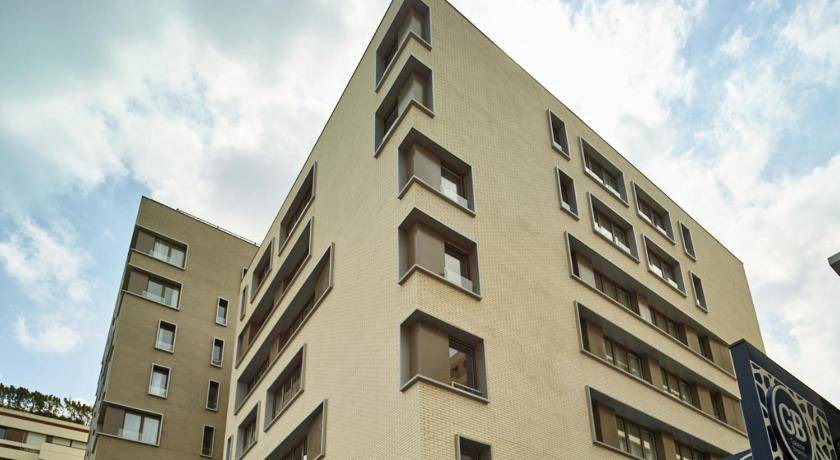 Photo of Buildings in Suresnes