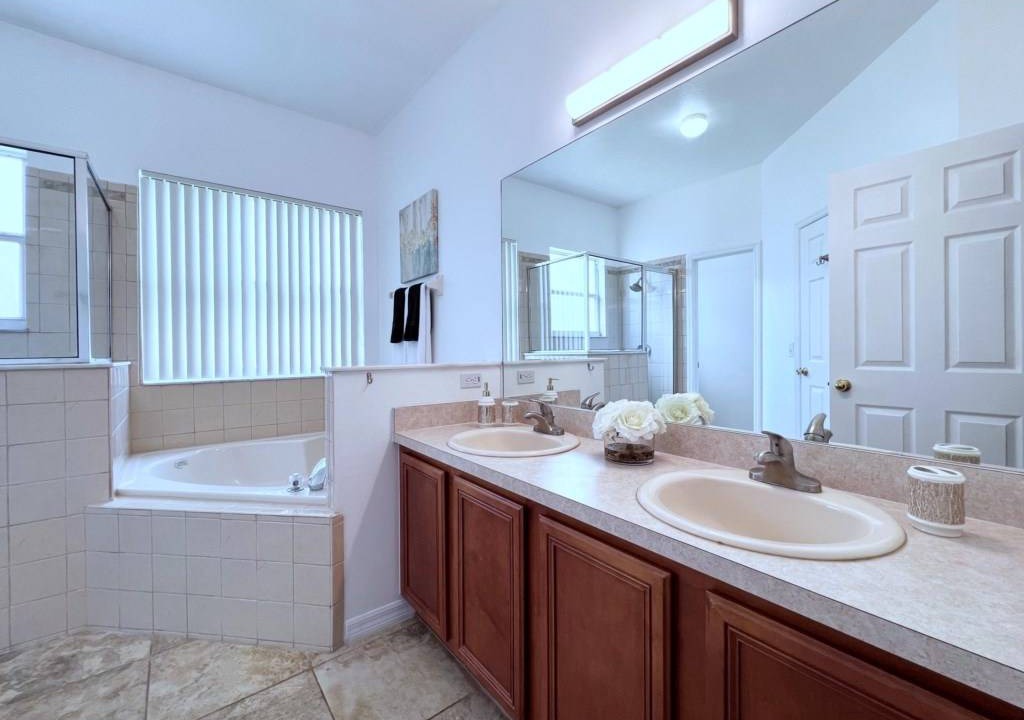 Photo of Bathroom in Crescent Lakes