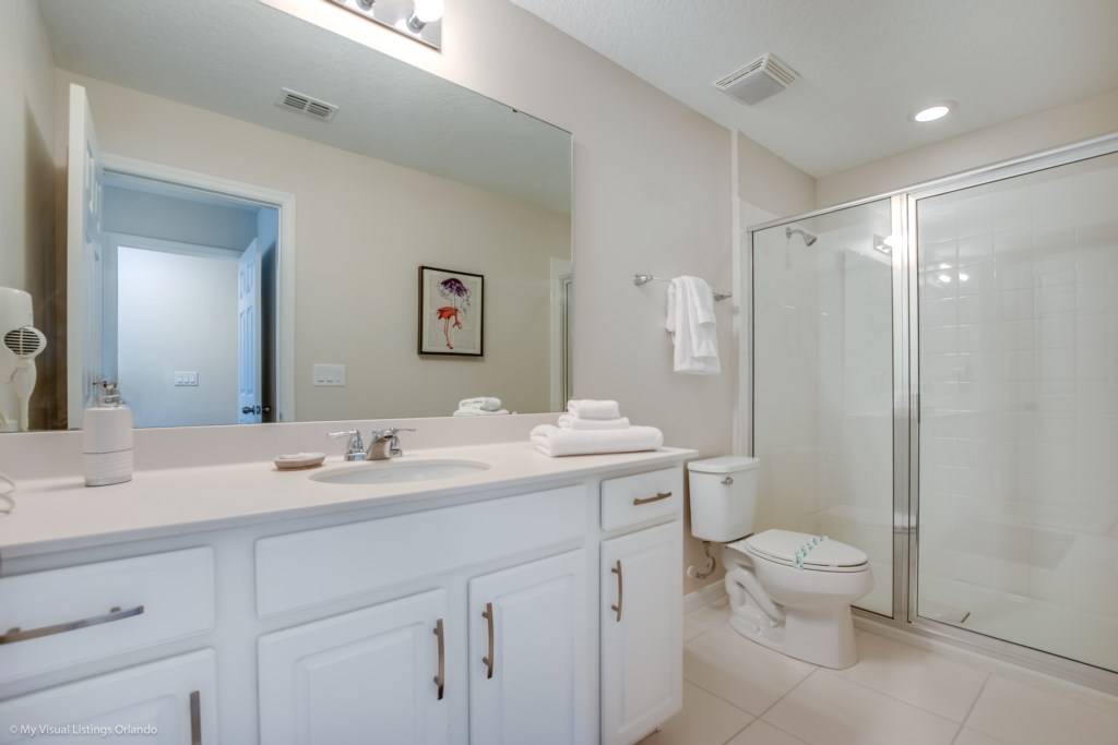 Photo of Bathroom in Bay Lake