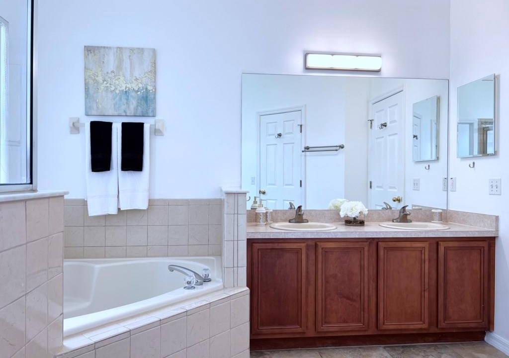 Photo of Bathroom in Crescent Lakes