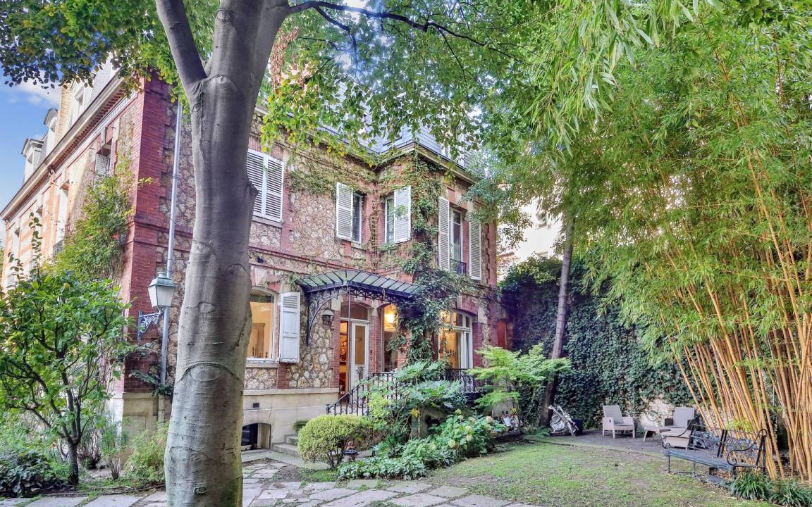 Photo of Buildings in Auteuil