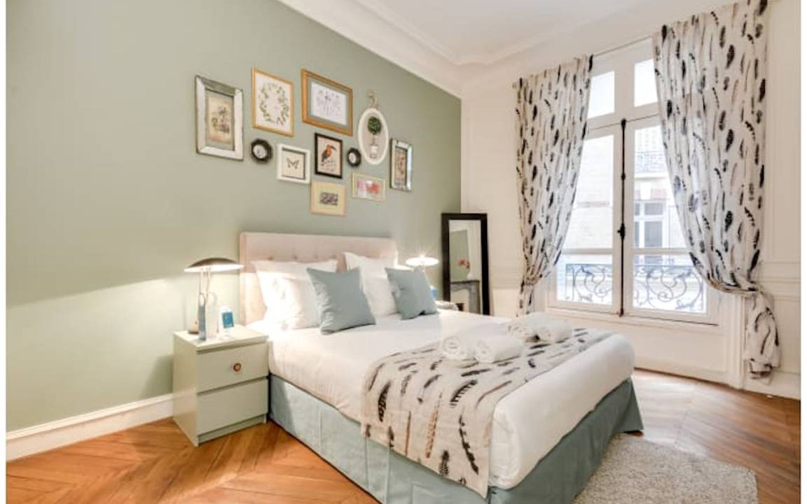 Photo of Bedroom in 8th Arrondissement