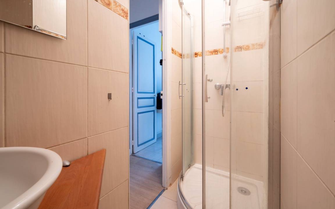 Photo of Bathroom in Combat