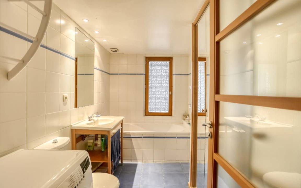 Photo of Bathroom in Saint-Lambert