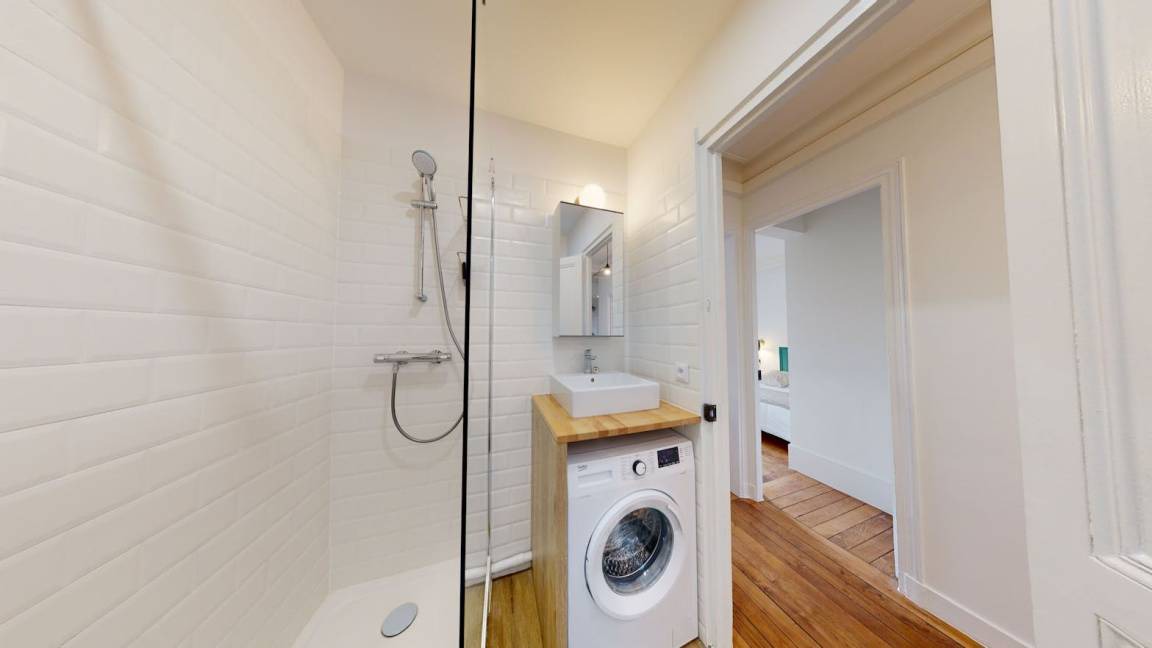 Photo of Bathroom in Quartier des Grandes-Carrieres
