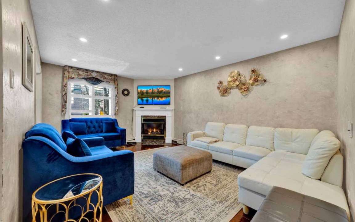 Photo of Livingroom in East Credit