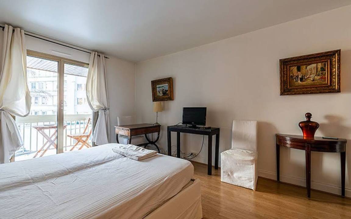 Photo of Bedroom in Champs-Elysees