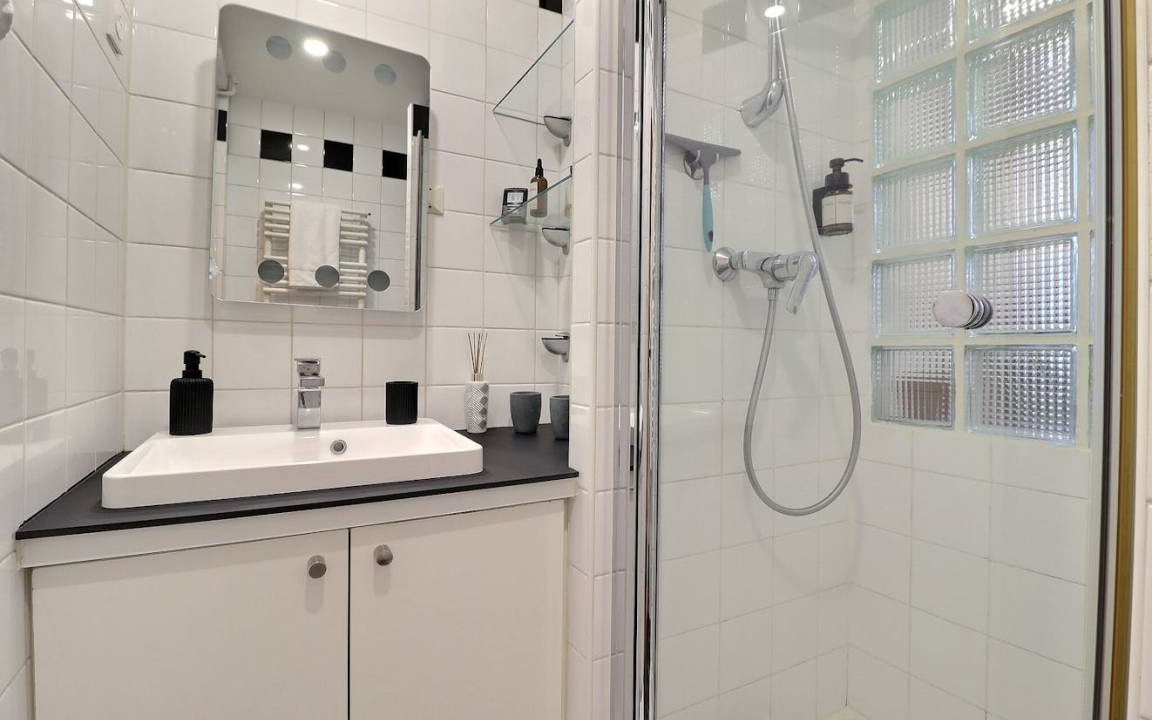 Photo of Bathroom in Combat