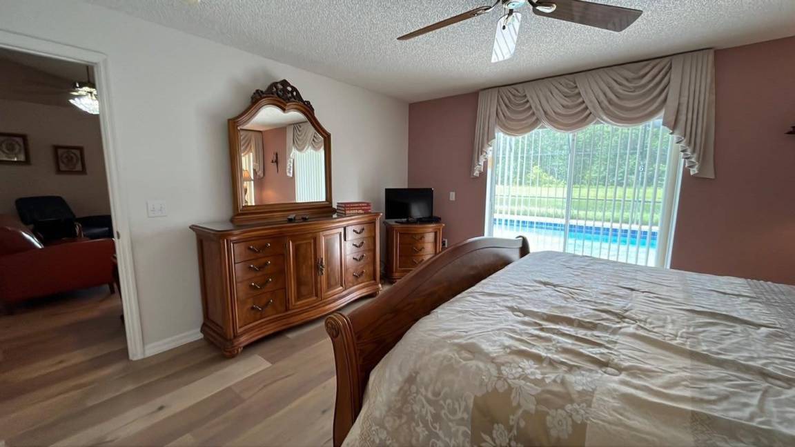 Photo of Bedroom in Crescent Lakes