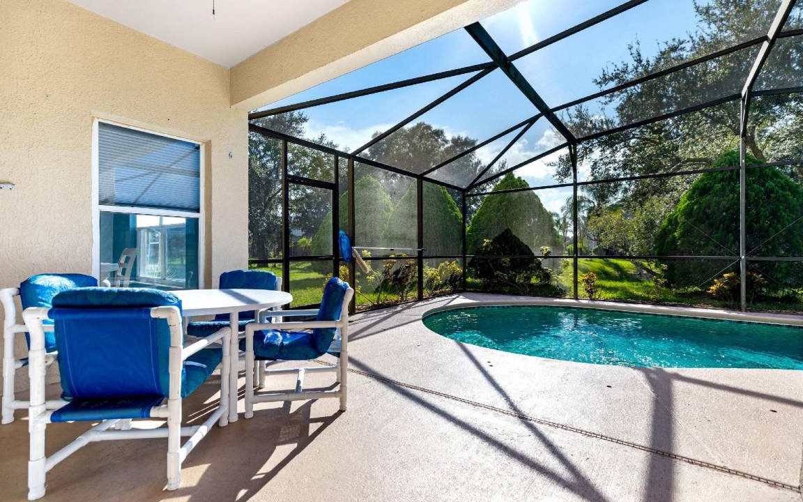 Photo of Patio Balcony in Crescent Lakes
