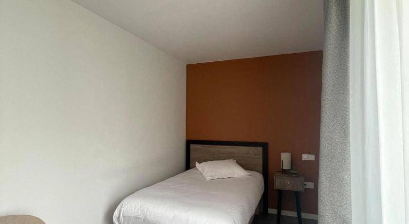 Photo of Bedroom in Saint-Ouen