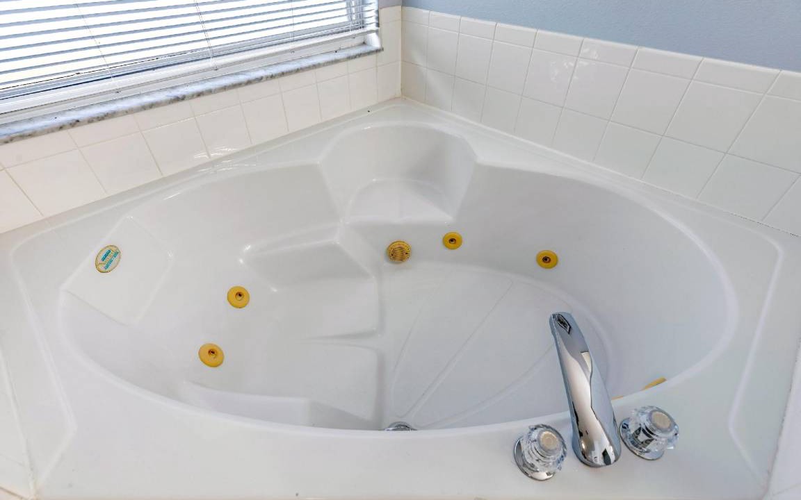 Photo of Bathroom in Crescent Lakes