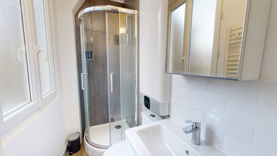Photo of Bathroom in Quartier des Grandes-Carrieres
