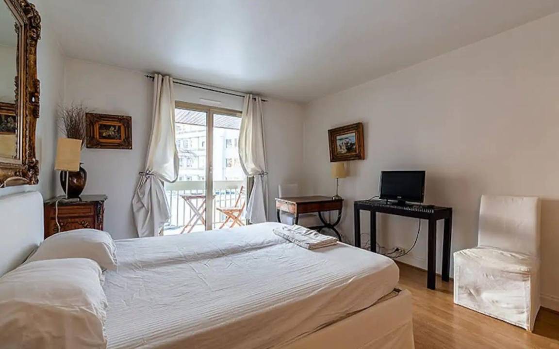 Photo of Bedroom in Champs-Elysees