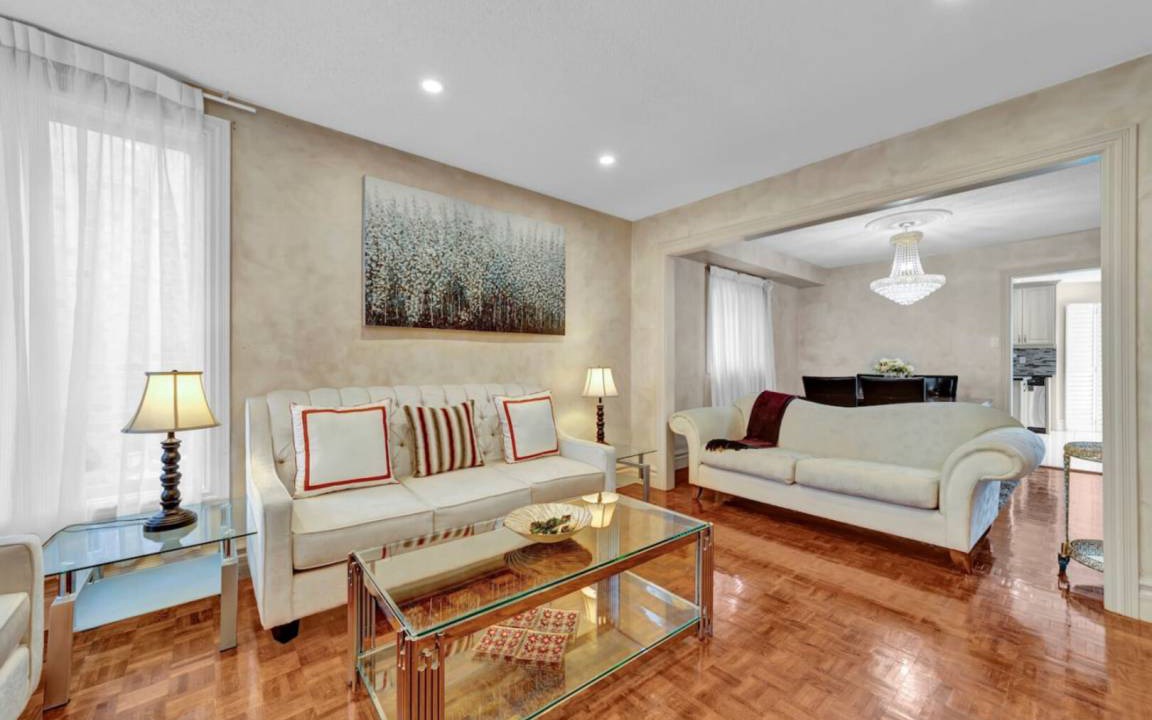 Photo of Livingroom in East Credit