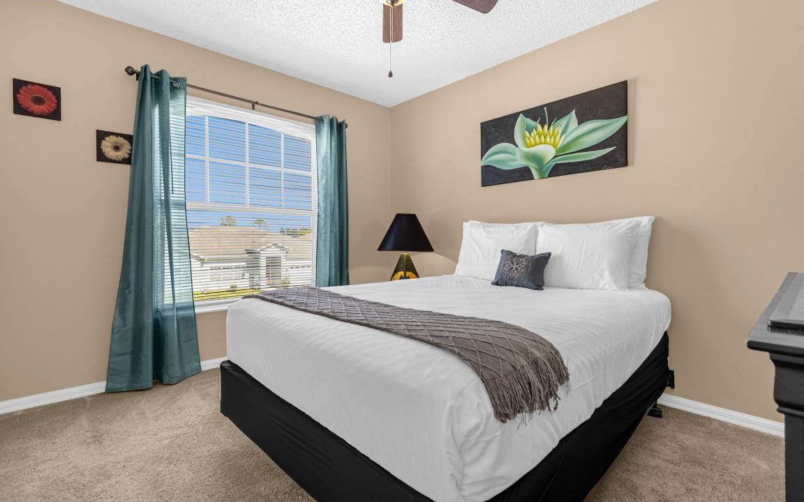 Photo of Bedroom in Crescent Lakes