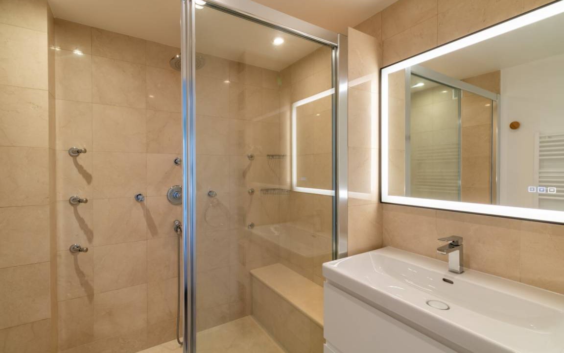 Photo of Bathroom in Puteaux