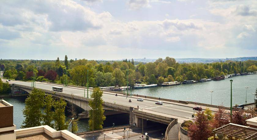 Photo of Others in Suresnes