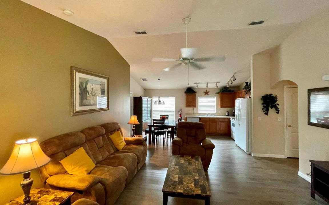 Photo of Livingroom in Sandy Ridge