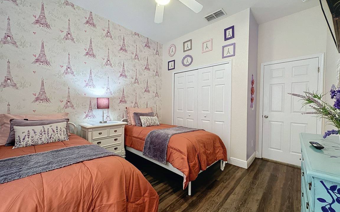Photo of Bedroom in Bahama Bay