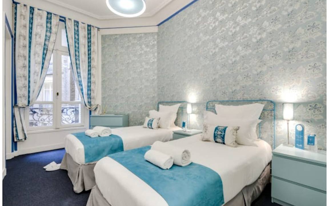 Photo of Bedroom in 8th Arrondissement