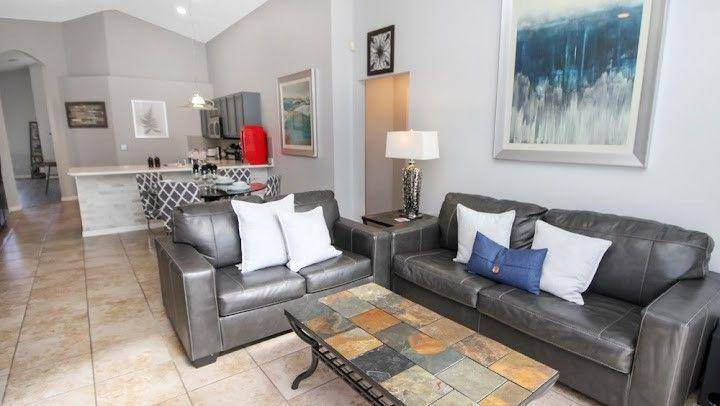 Photo of Livingroom in Seasons