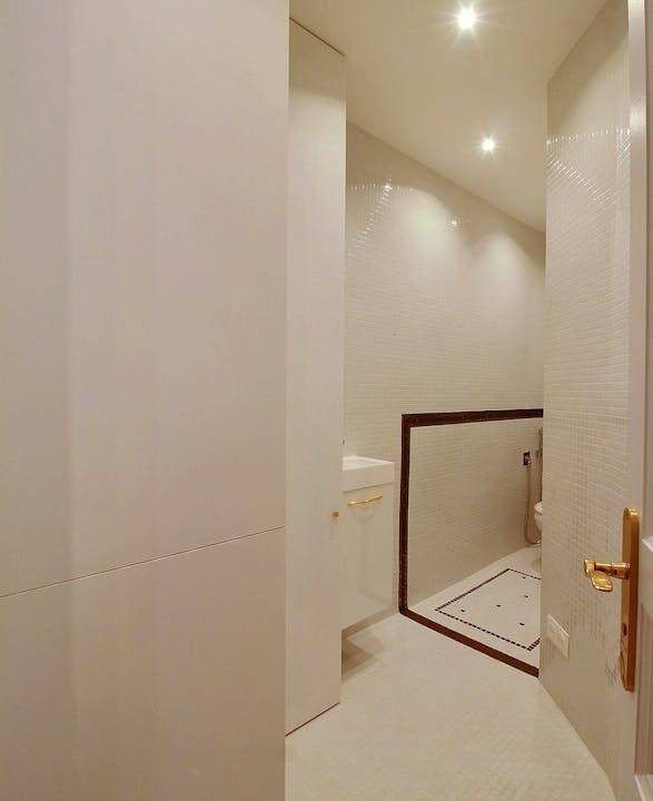 Photo of Bathroom in Madeleine