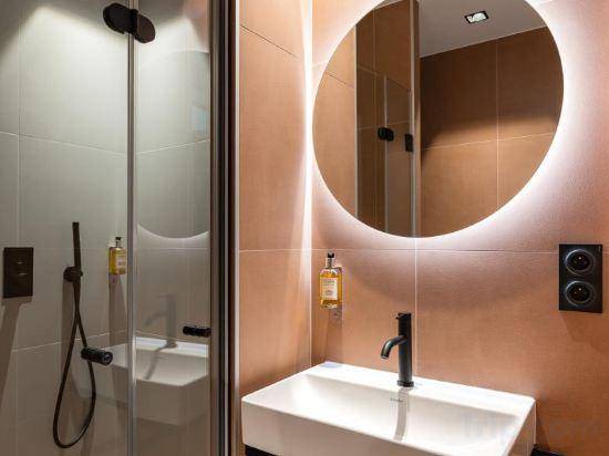 Photo of Bathroom in 8th Arrondissement