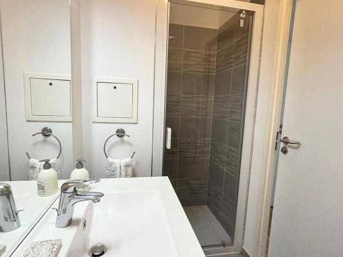 Photo of Bathroom in Drancy Centre