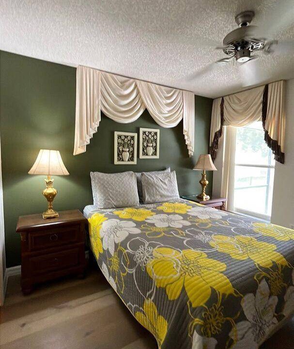 Photo of Bedroom in Crescent Lakes