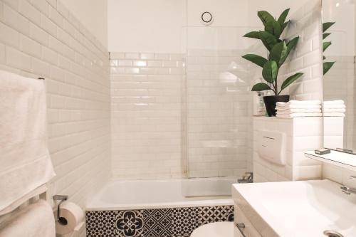 Photo of Bathroom in 20th Arrondissement